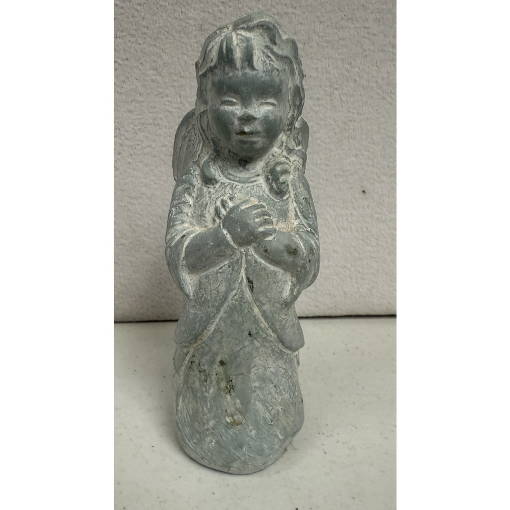 Isabel Bloom Sculpture of an Angel (2001 - Retired)‎